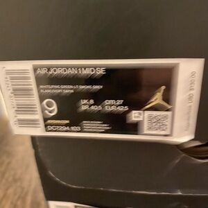 Jordan Air Jordan 1 Mid SE - White, Pine Green, Light Smoke Grey